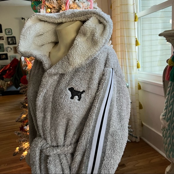 VS PINK Short Sparkly Robe - Picture 2 of 10